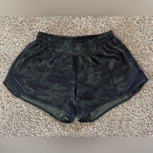 Lululemon Hotty Hot Low Rise Short 4” Size 8 Camo Dark Olive